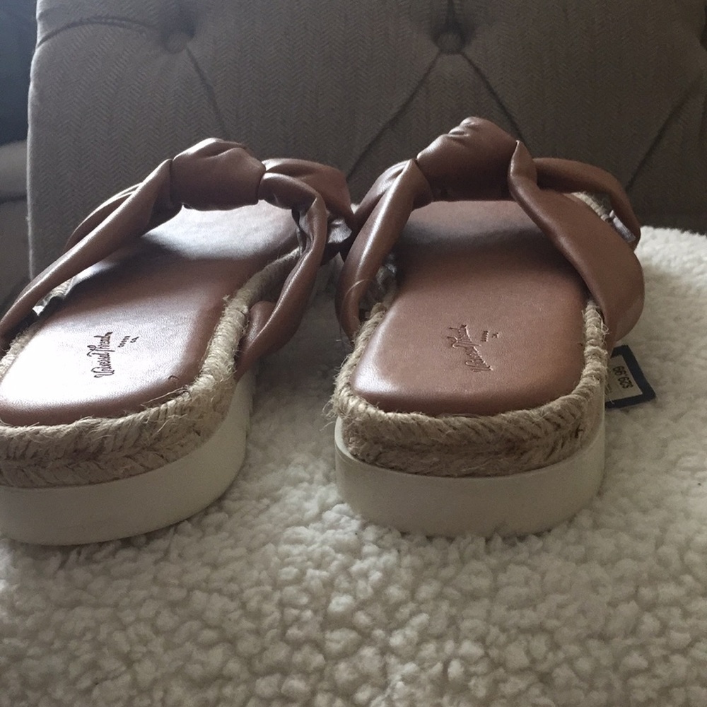 Universal thread sandals size 9 1/2 new - Picture 3 of 7